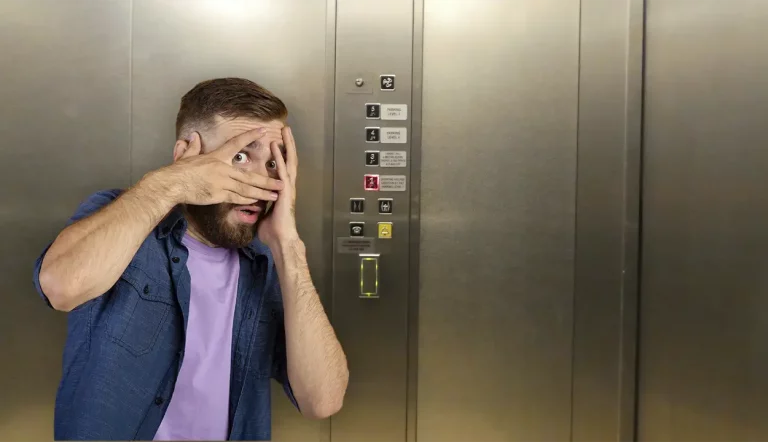 Qué hacer si te quedas encerrado en un ascensor